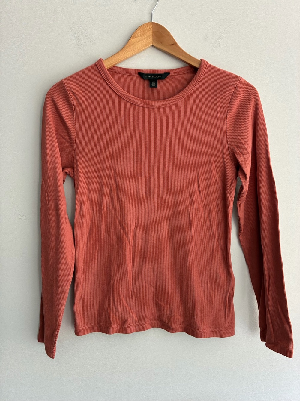 Banana Republic Terracotta Fitted Long Sleeve Crewneck Ribbed Top Medium P